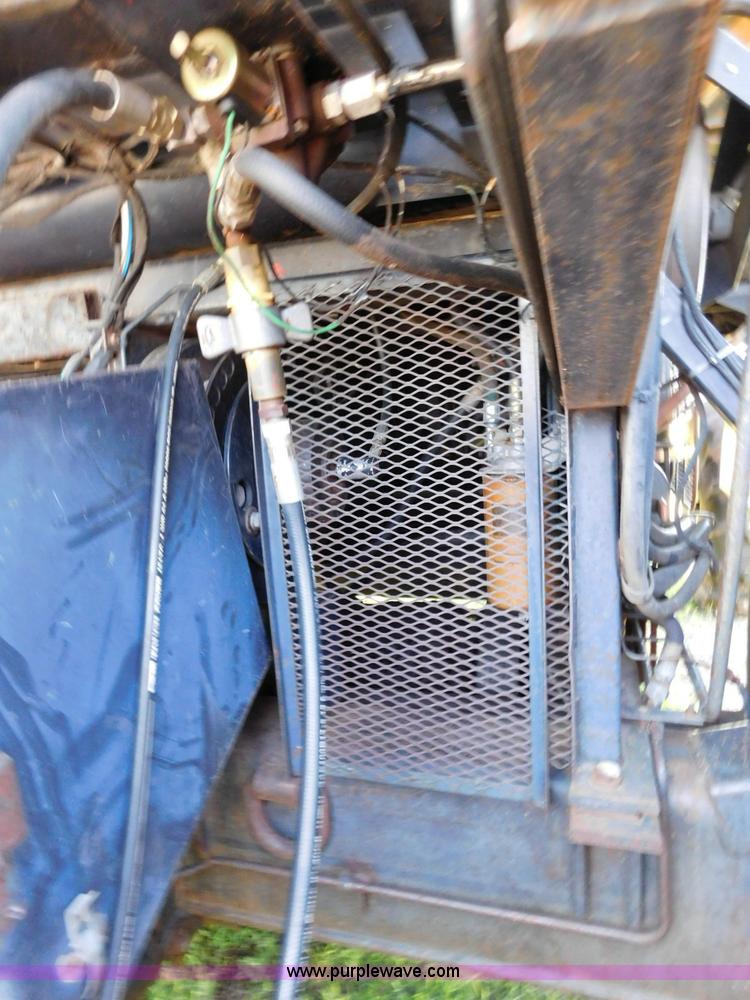 image for item L5831 1991 Gleaner R70 combine