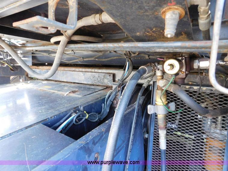 image for item L5831 1991 Gleaner R70 combine