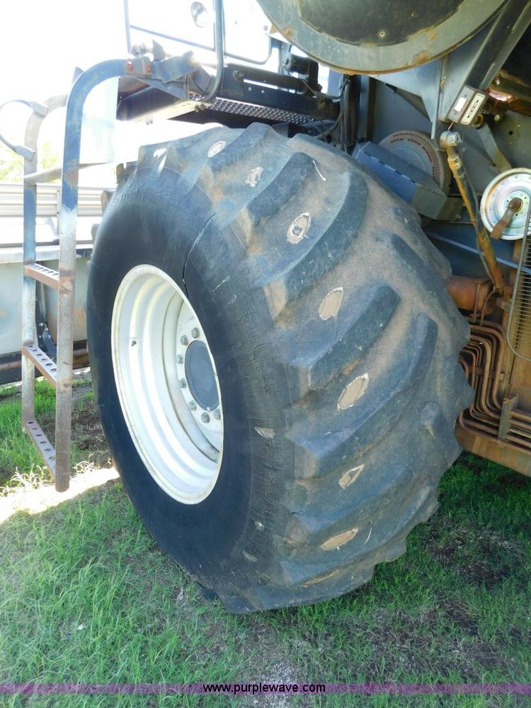 image for item L5831 1991 Gleaner R70 combine