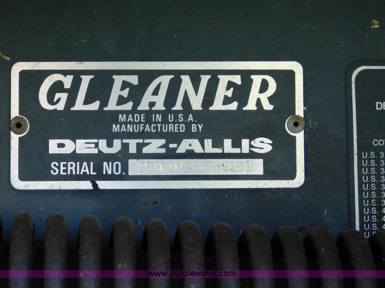 image for item L5831 1991 Gleaner R70 combine