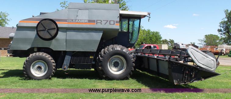 image for item L5832 1991 Gleaner R70 RWA combine