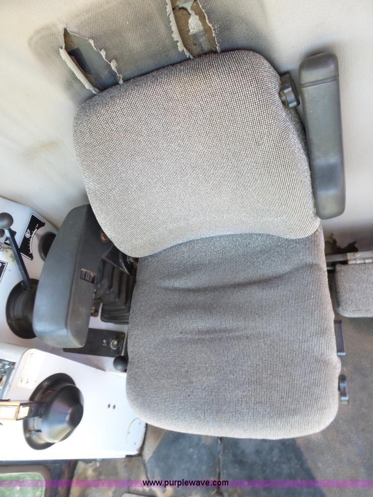 image for item L5832 1991 Gleaner R70 RWA combine