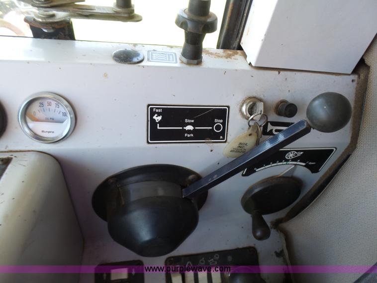 image for item L5832 1991 Gleaner R70 RWA combine