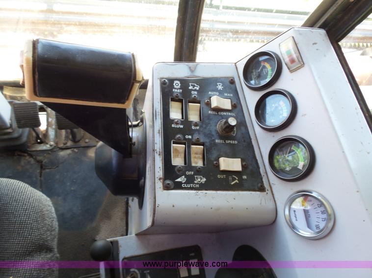 image for item L5832 1991 Gleaner R70 RWA combine