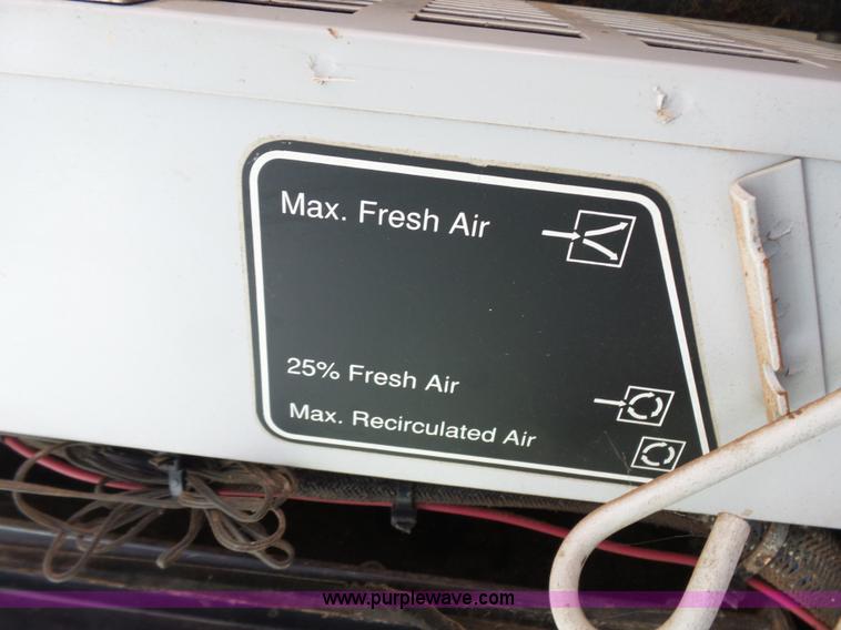 image for item L5832 1991 Gleaner R70 RWA combine