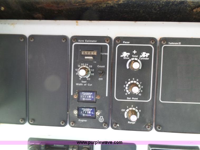 image for item L5832 1991 Gleaner R70 RWA combine