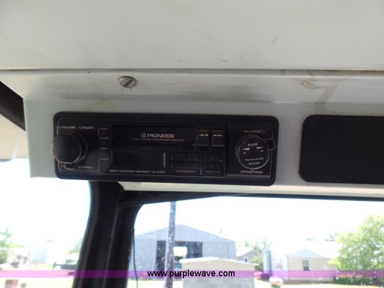 image for item L5832 1991 Gleaner R70 RWA combine