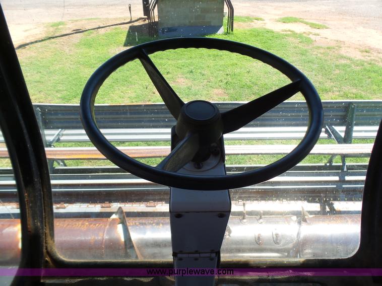 image for item L5832 1991 Gleaner R70 RWA combine