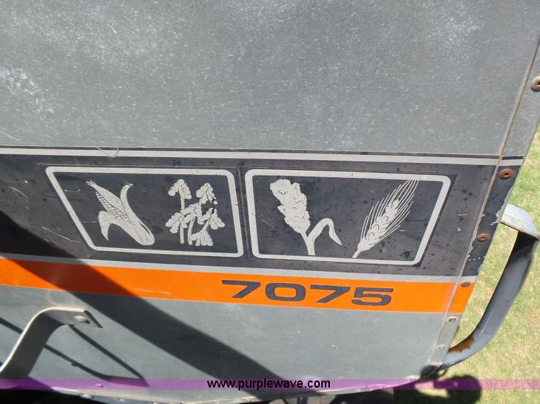 image for item L5832 1991 Gleaner R70 RWA combine