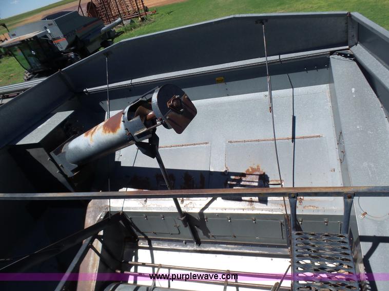 image for item L5832 1991 Gleaner R70 RWA combine