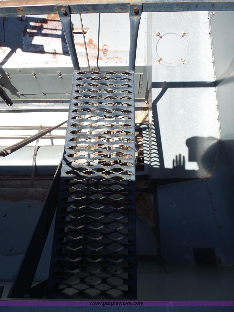 image for item L5832 1991 Gleaner R70 RWA combine