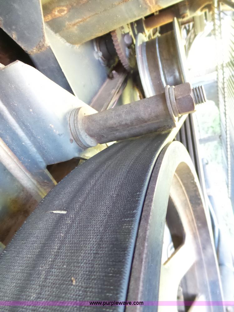 image for item L5832 1991 Gleaner R70 RWA combine