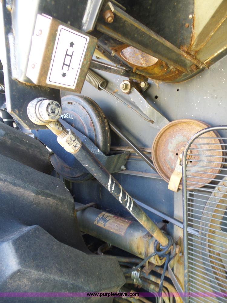 image for item L5832 1991 Gleaner R70 RWA combine