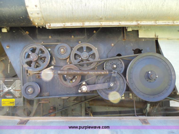 image for item L5832 1991 Gleaner R70 RWA combine