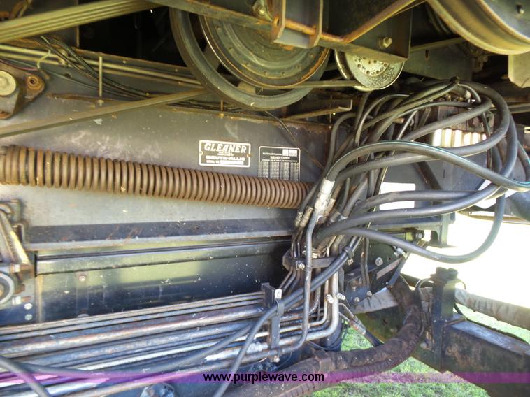 image for item L5832 1991 Gleaner R70 RWA combine