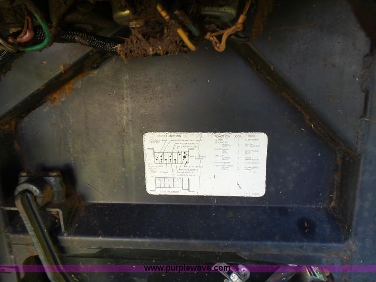 image for item L5832 1991 Gleaner R70 RWA combine