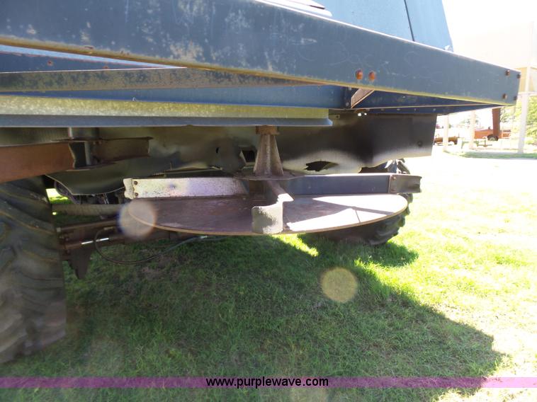 image for item L5832 1991 Gleaner R70 RWA combine