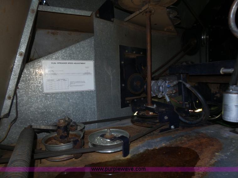 image for item L5832 1991 Gleaner R70 RWA combine