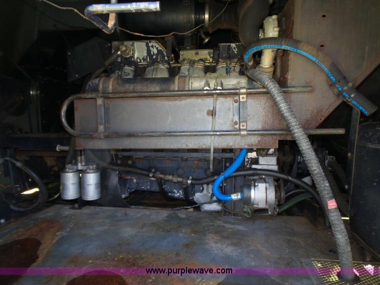 image for item L5832 1991 Gleaner R70 RWA combine