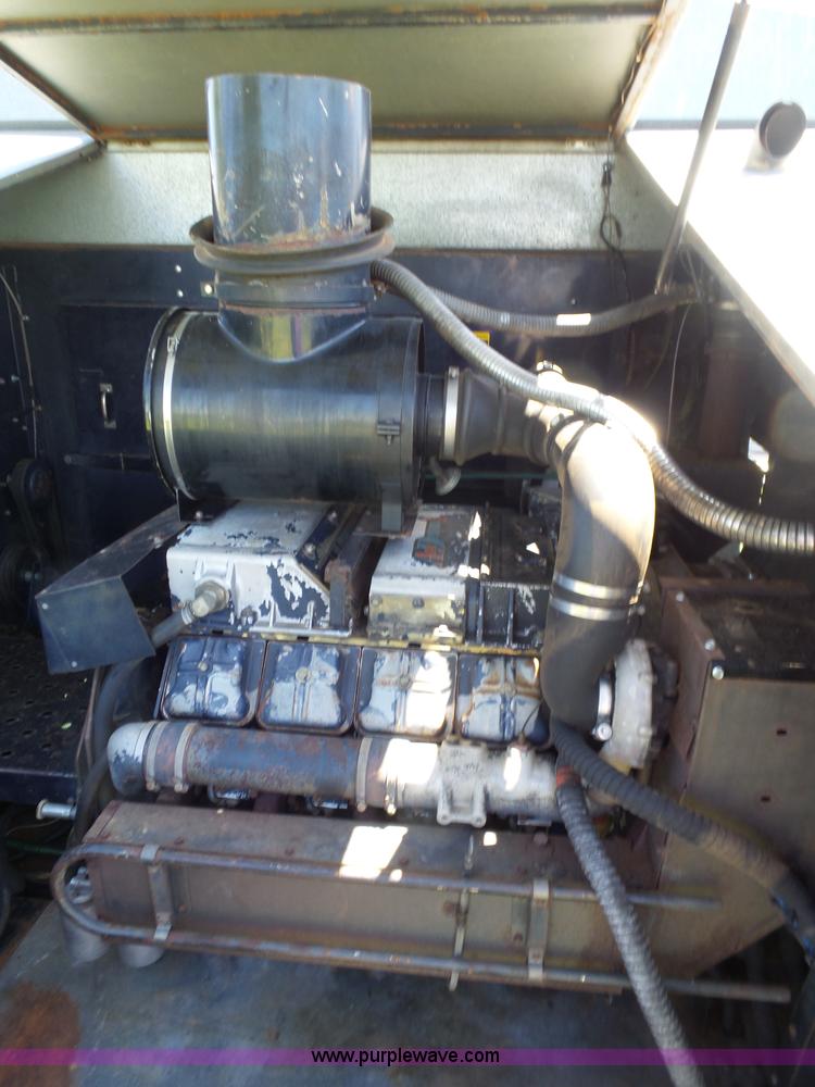 image for item L5832 1991 Gleaner R70 RWA combine