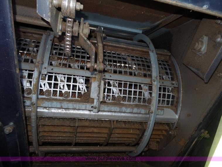 image for item L5832 1991 Gleaner R70 RWA combine