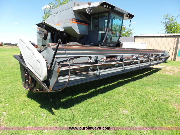 image for item L5832 1991 Gleaner R70 RWA combine
