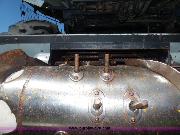 image for item L5832 1991 Gleaner R70 RWA combine