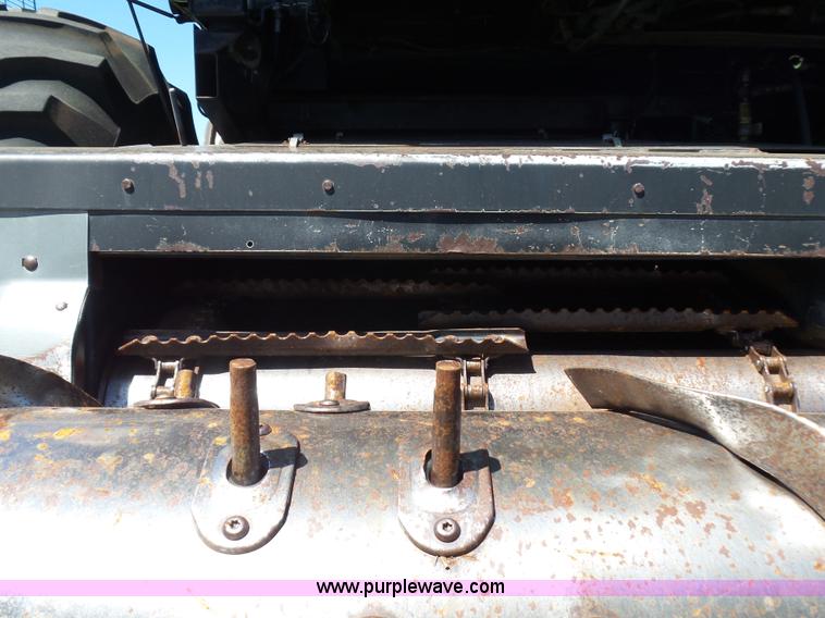 image for item L5832 1991 Gleaner R70 RWA combine