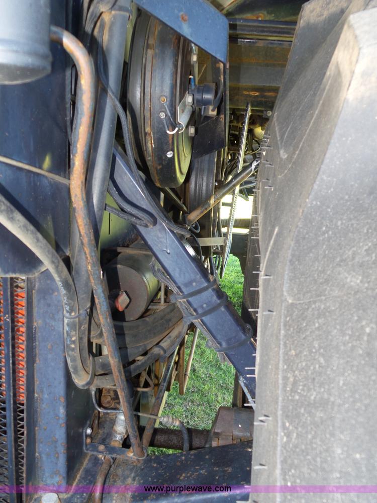 image for item L5832 1991 Gleaner R70 RWA combine