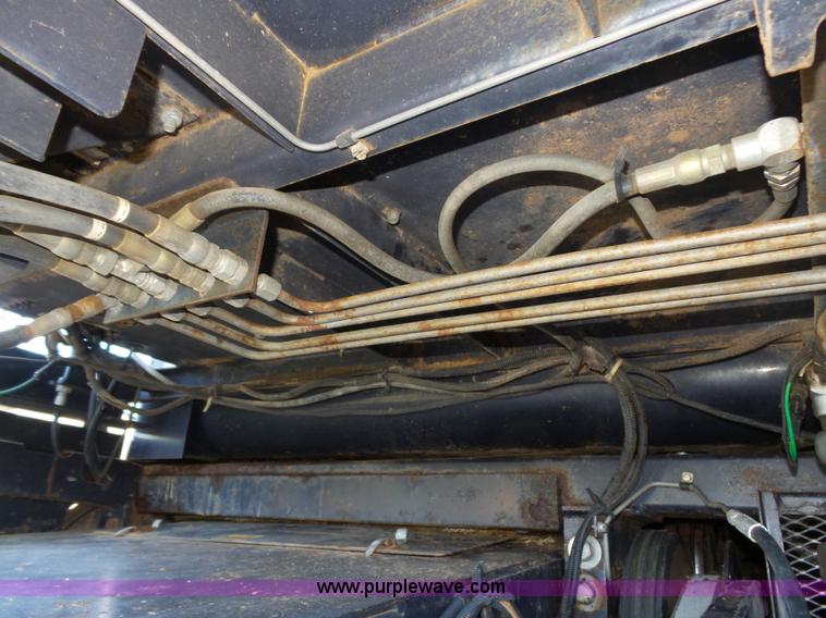 image for item L5832 1991 Gleaner R70 RWA combine