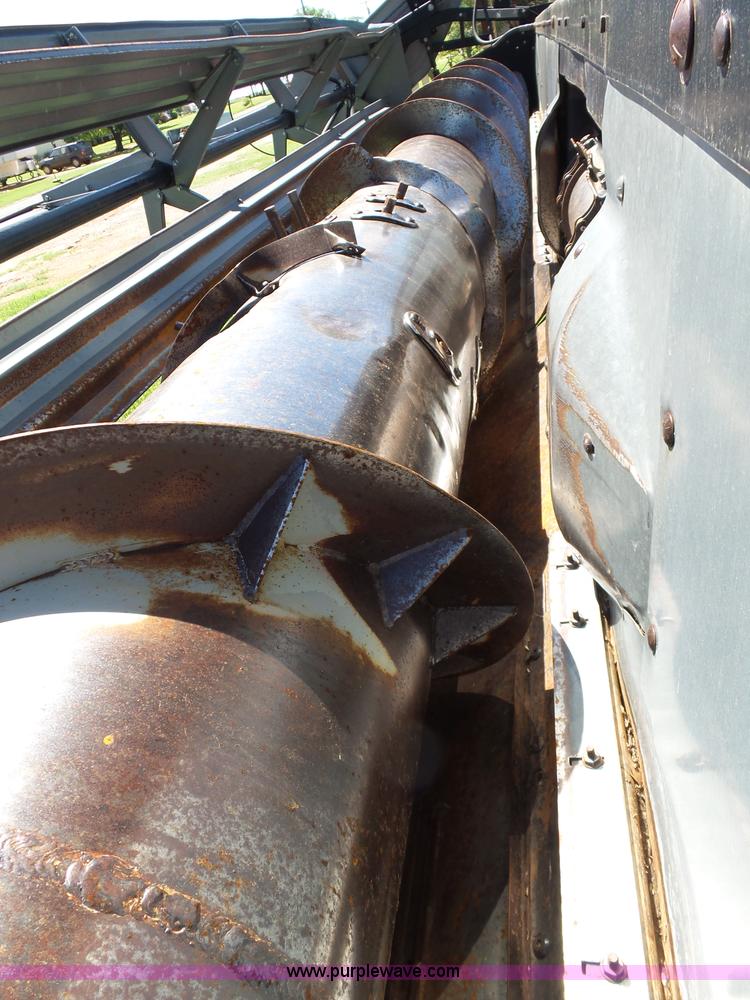 image for item L5832 1991 Gleaner R70 RWA combine