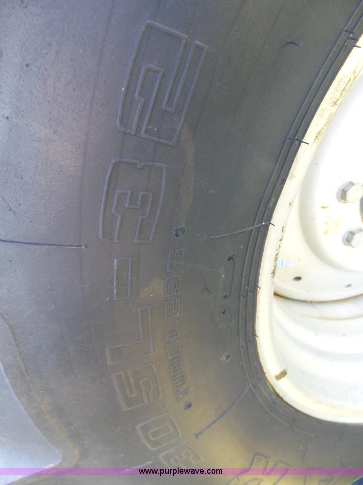 image for item L5832 1991 Gleaner R70 RWA combine