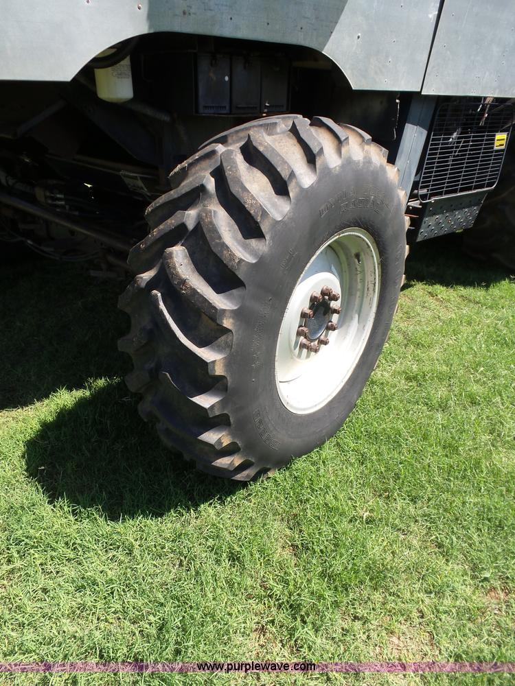 image for item L5832 1991 Gleaner R70 RWA combine