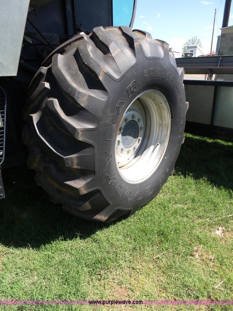 image for item L5832 1991 Gleaner R70 RWA combine