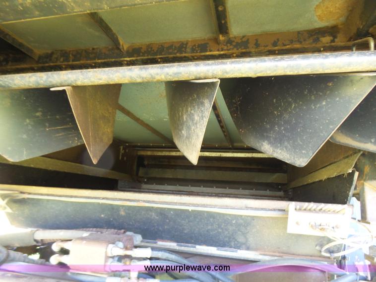 image for item L5832 1991 Gleaner R70 RWA combine