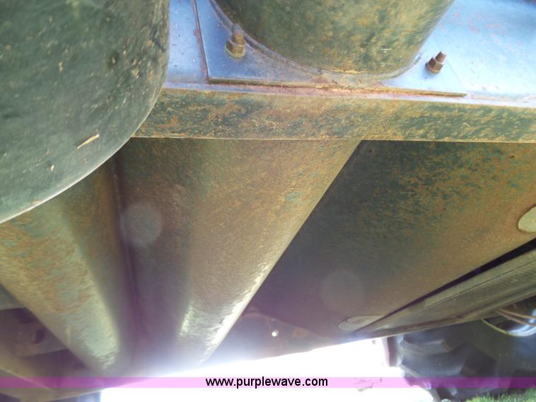 image for item L5832 1991 Gleaner R70 RWA combine