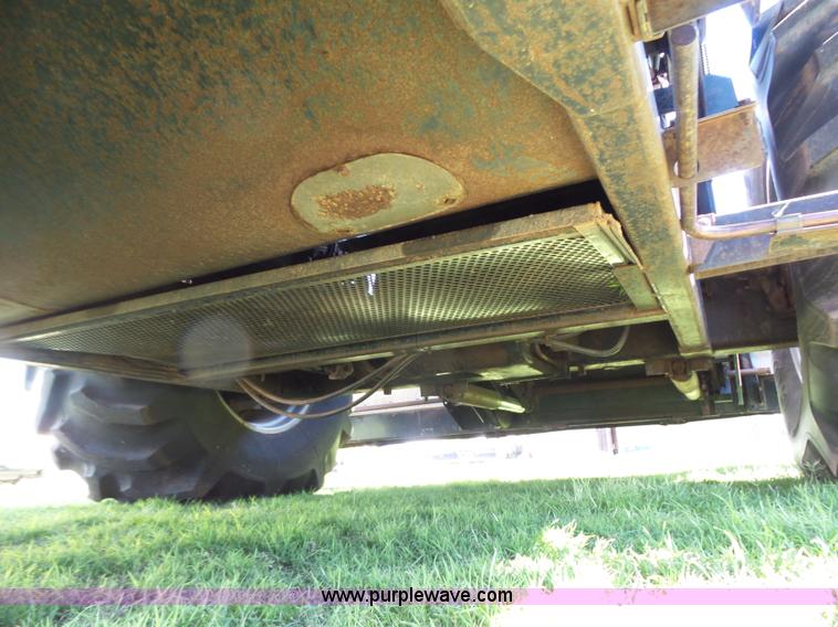 image for item L5832 1991 Gleaner R70 RWA combine