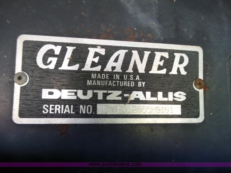 image for item L5832 1991 Gleaner R70 RWA combine