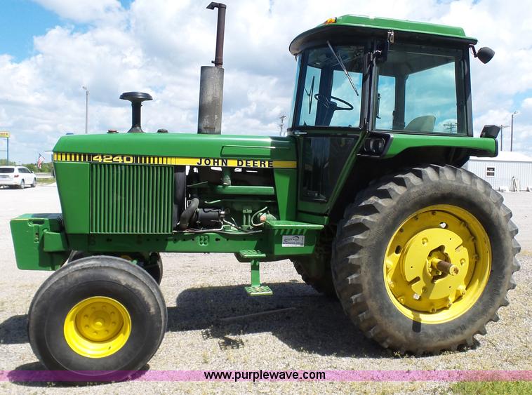 image for item L7021 1980 John Deere 4240 tractor