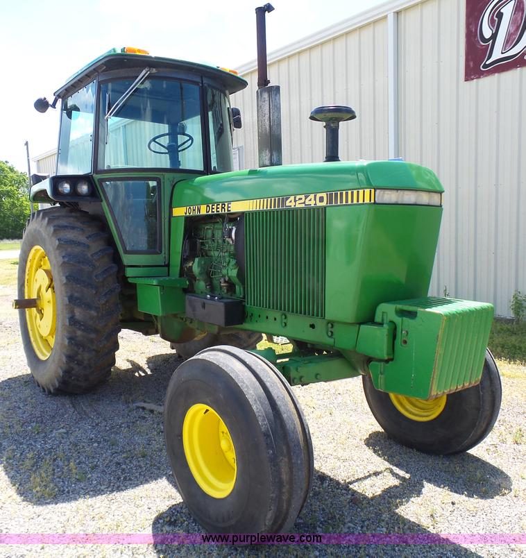 image for item L7021 1980 John Deere 4240 tractor