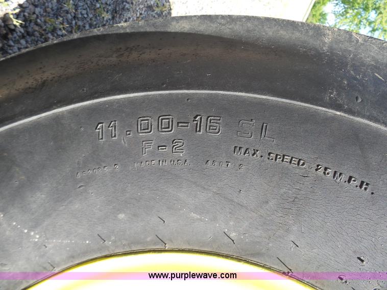 image for item L7021 1980 John Deere 4240 tractor