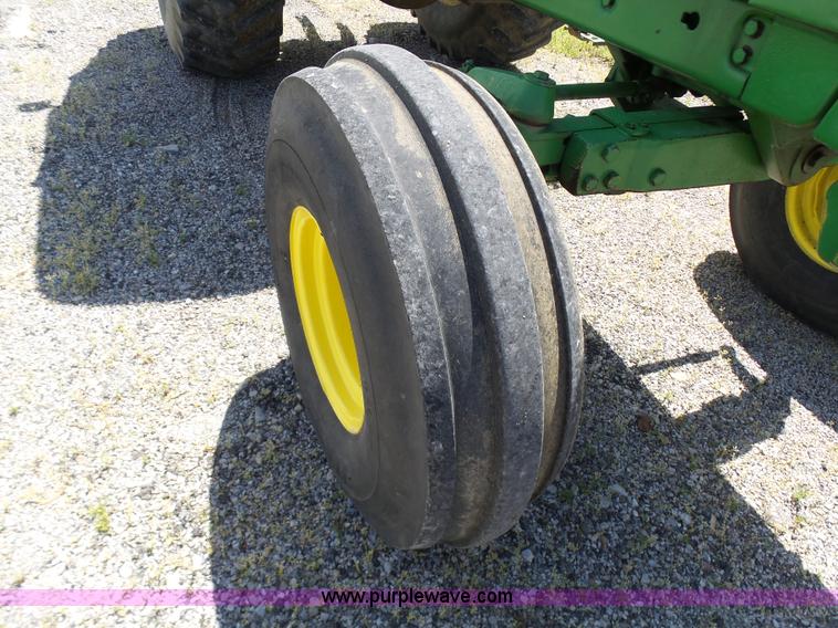 image for item L7021 1980 John Deere 4240 tractor