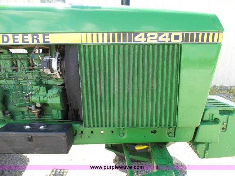 image for item L7021 1980 John Deere 4240 tractor