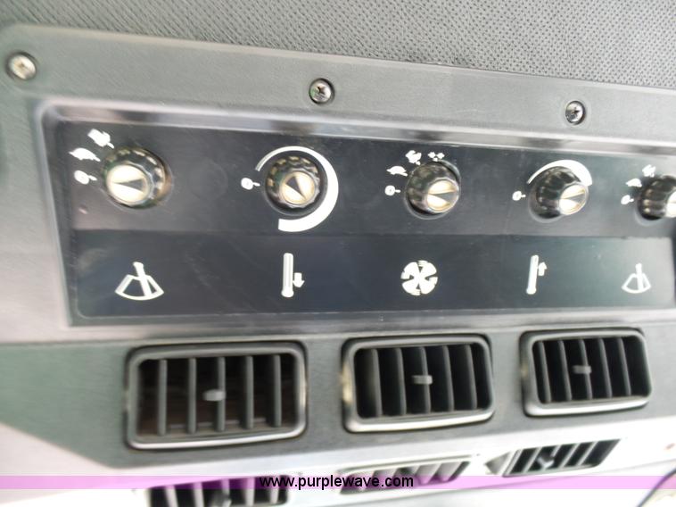 image for item L7021 1980 John Deere 4240 tractor