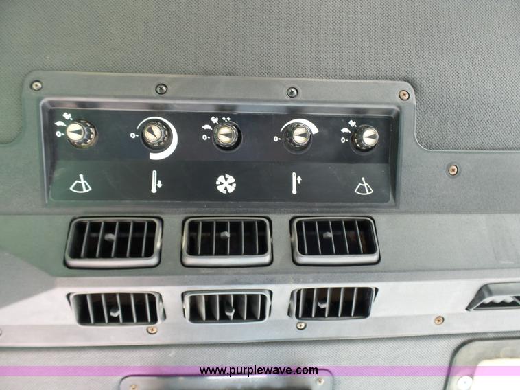 image for item L7021 1980 John Deere 4240 tractor