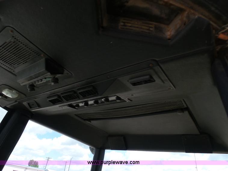 image for item L7021 1980 John Deere 4240 tractor