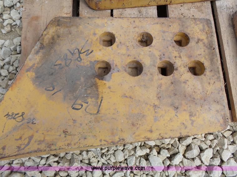 image for item AM9536 Caterpillar D9 dozer U-blade extensions