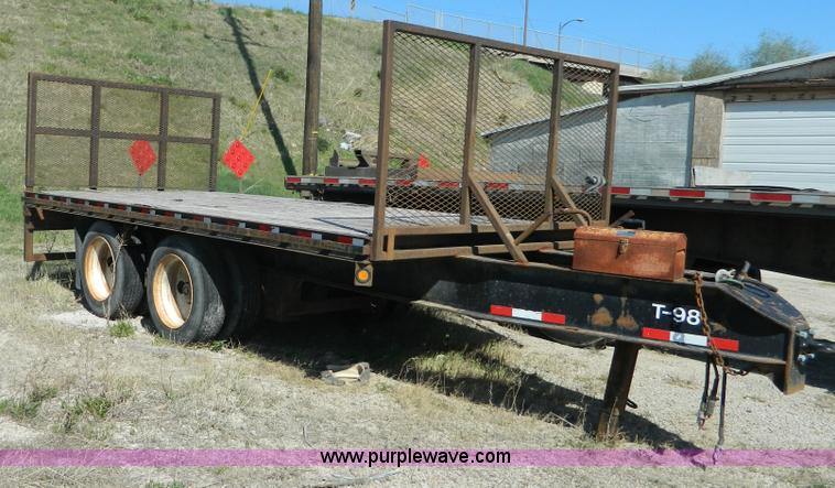 image for item BQ9864 2001 Neville pup trailer