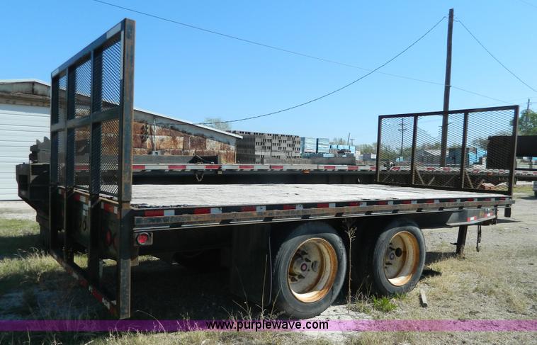 image for item BQ9864 2001 Neville pup trailer