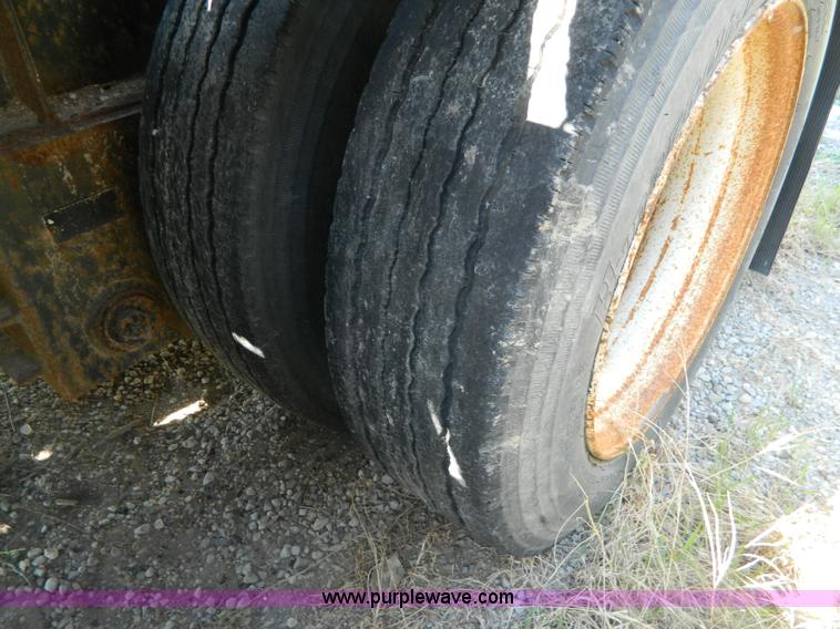 image for item BQ9864 2001 Neville pup trailer